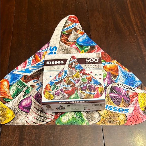 master pieces Other - Hershey's Kisses Shaped Puzzle 500 pieces complete